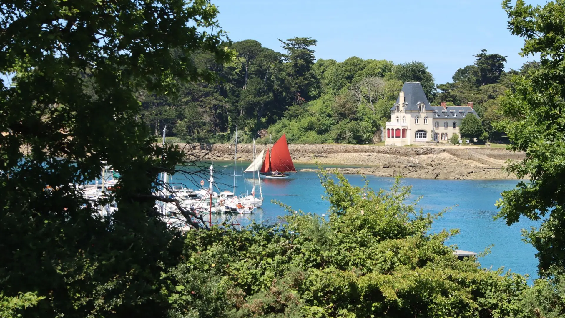 Vue sur l'île Tristan depuis Tréboul