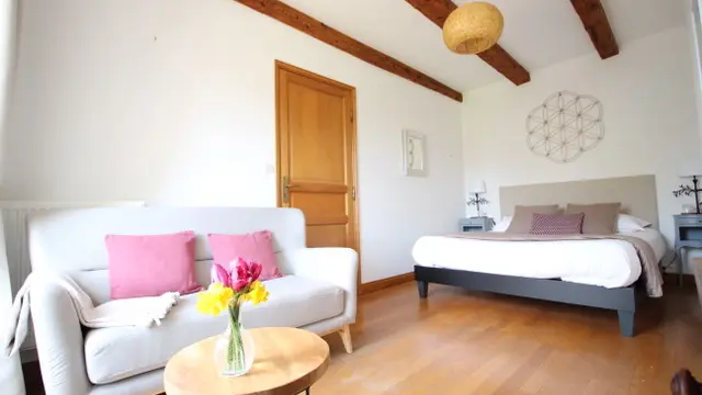 Chambre et son coin repos