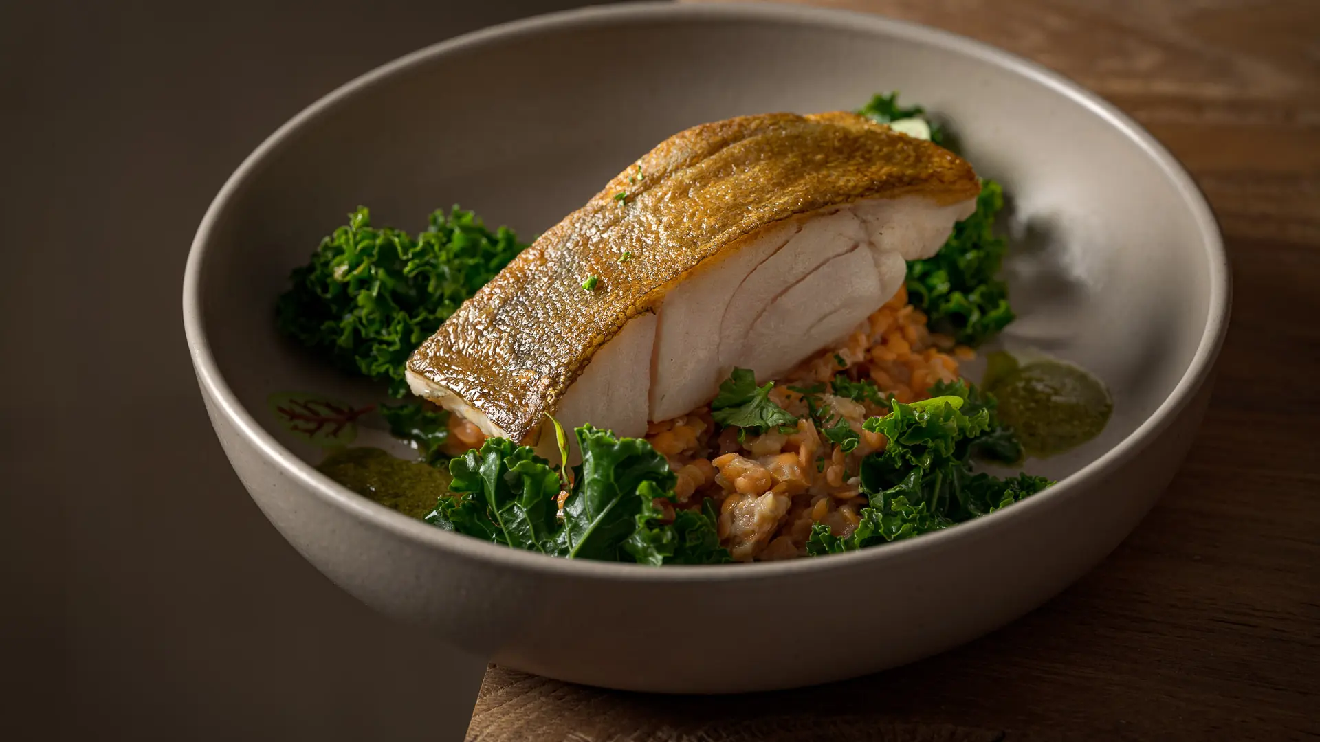L'Aromatik - Cabillaud snacké, petit salé de lentilles corail, pesto de chou kale