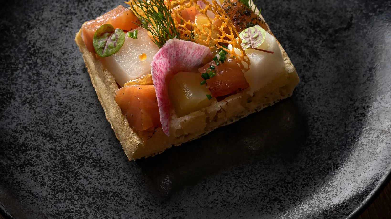 L'Aromatik - Gaufre en damier marin, algues gourmandes et gravlax de saumon