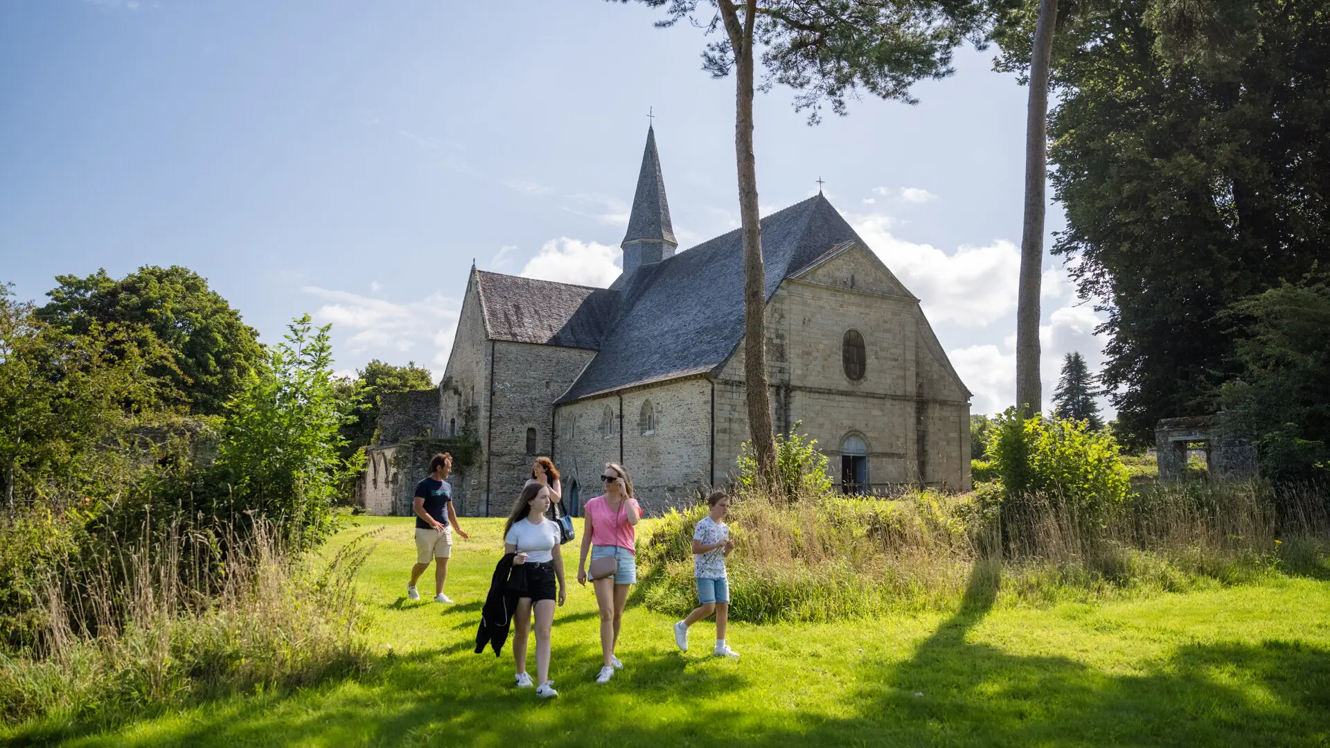 L_abbatiale-Mathieu_LE_GALL-Abbaye_du_Relec-37114-1920px