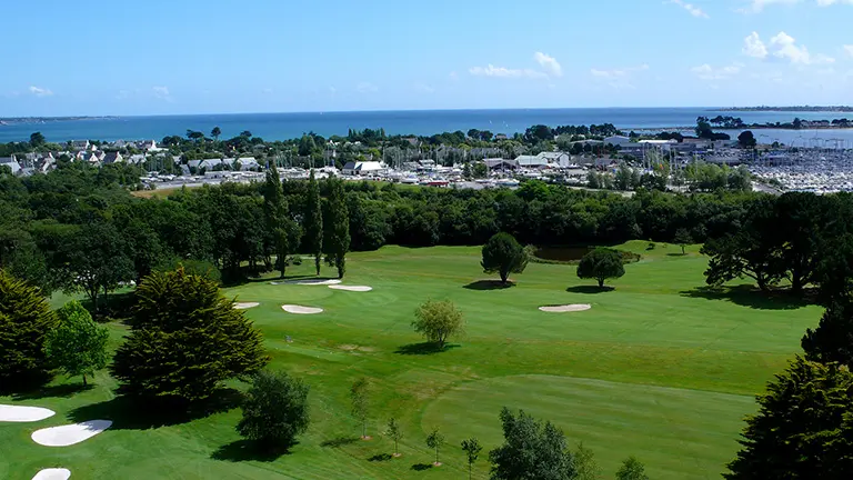 Golf de Cornouaille - vue sur la Baie de La Forêt
