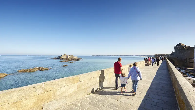 La courtine de la Porte Saint-Thomas - Saint-Malo ©aLamoureux