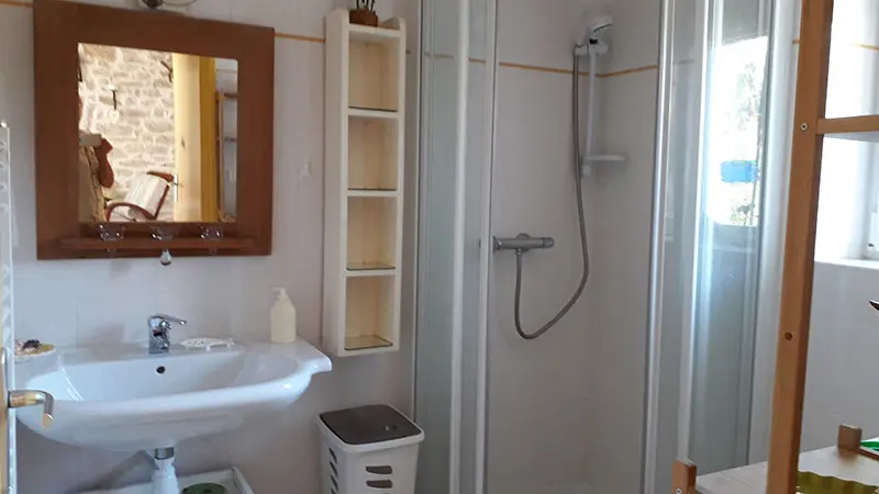 Location-LE-QUEAU-Loctudy-Pays-Bigouden-Sud-sdb