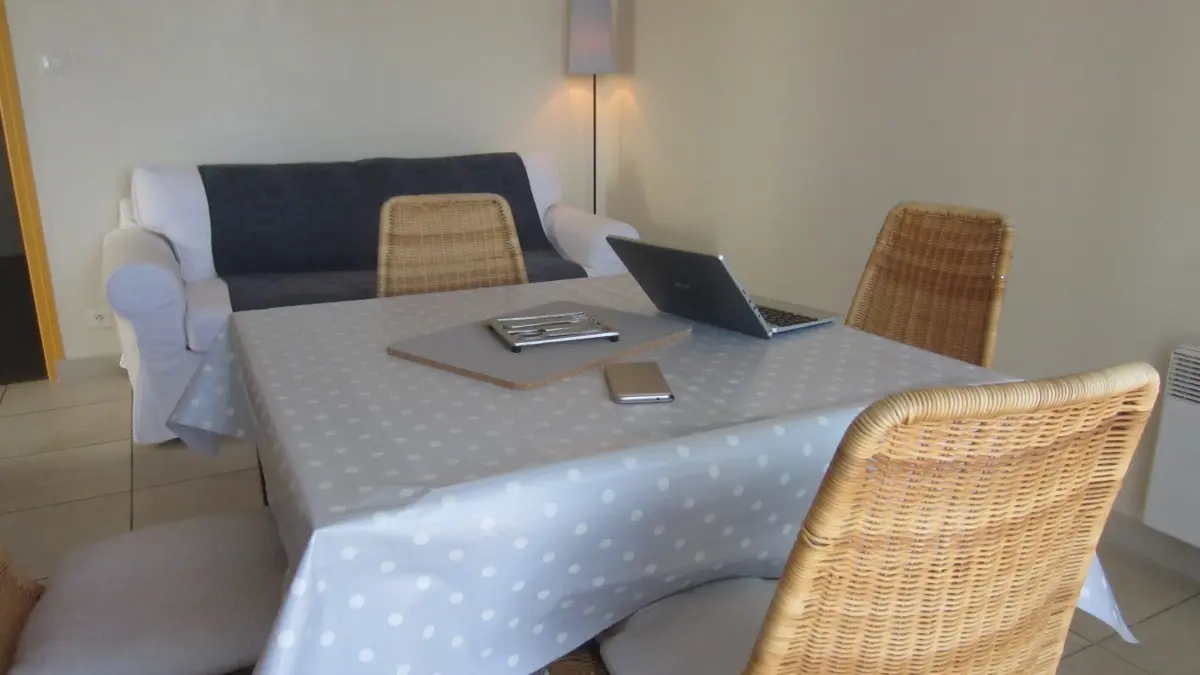 Louis-Hostiou-Table-a-Manger