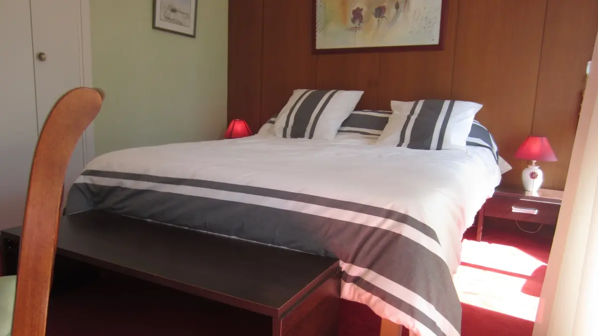 M-F-Queguineur-Chambre