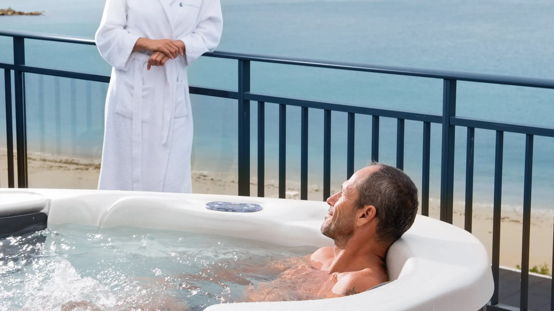 Hôtel de la Baie - Jacuzzi Suite Exception vue mer avec jacuzzi privatif