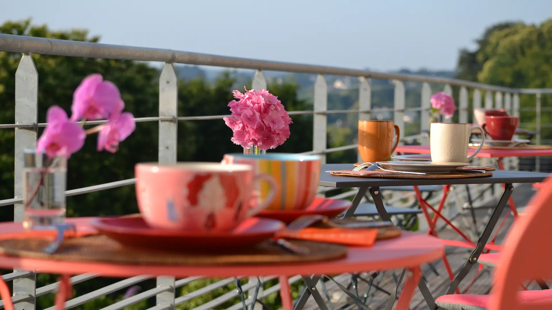 MARIPOZ - Décembre 2021 - Remplacement - Photo #3 _ Terrasse Petit-Déjeuner _ Plan large