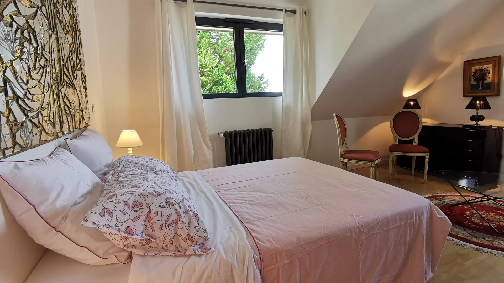 MIHAILESCU Chambre rose