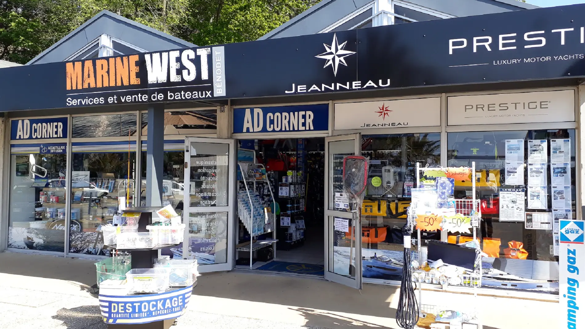 Devanture AD Nautic Marine West
