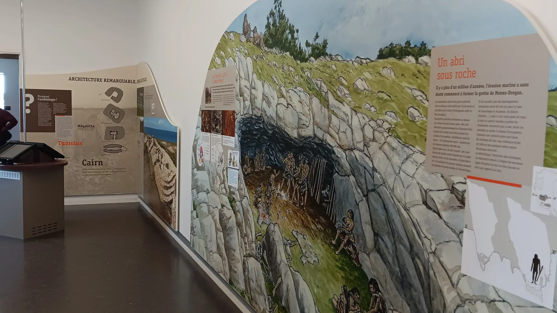 Centre d'interprétation des sites archéologiques de Menez Dregan à Plouhinec