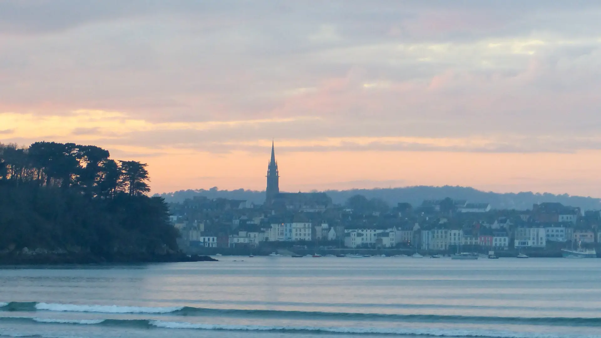 Plage du Ris vue sur le Rosmeur