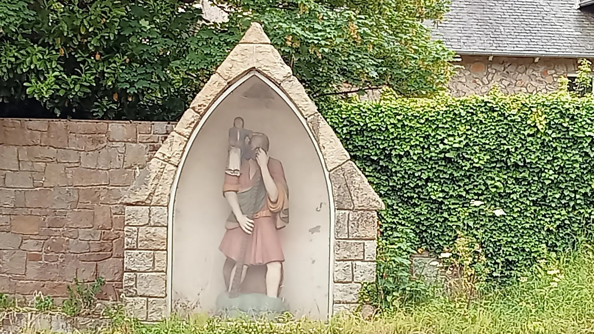 Statue de Saint Christophe dans sa niche, près du pont Saint-Christophe