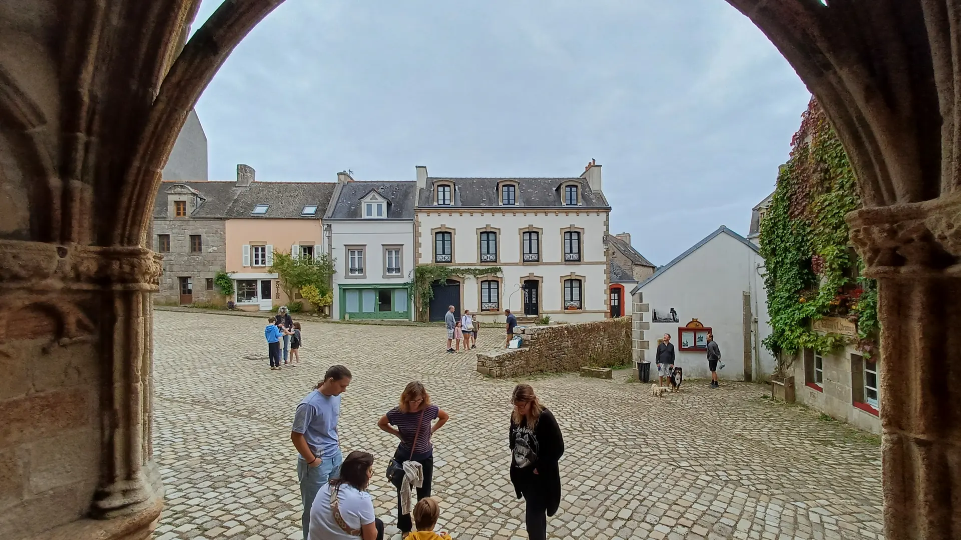 Jeu de piste et chasse aux [K]uriosités à Pont-Croix avec Les Archi Kurieux