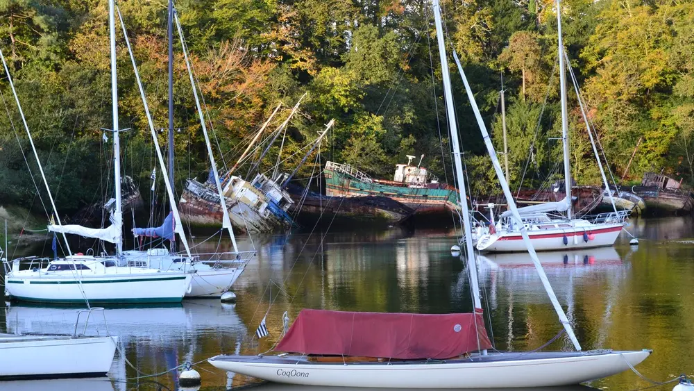Cimetière à bateaux du Port Rhu