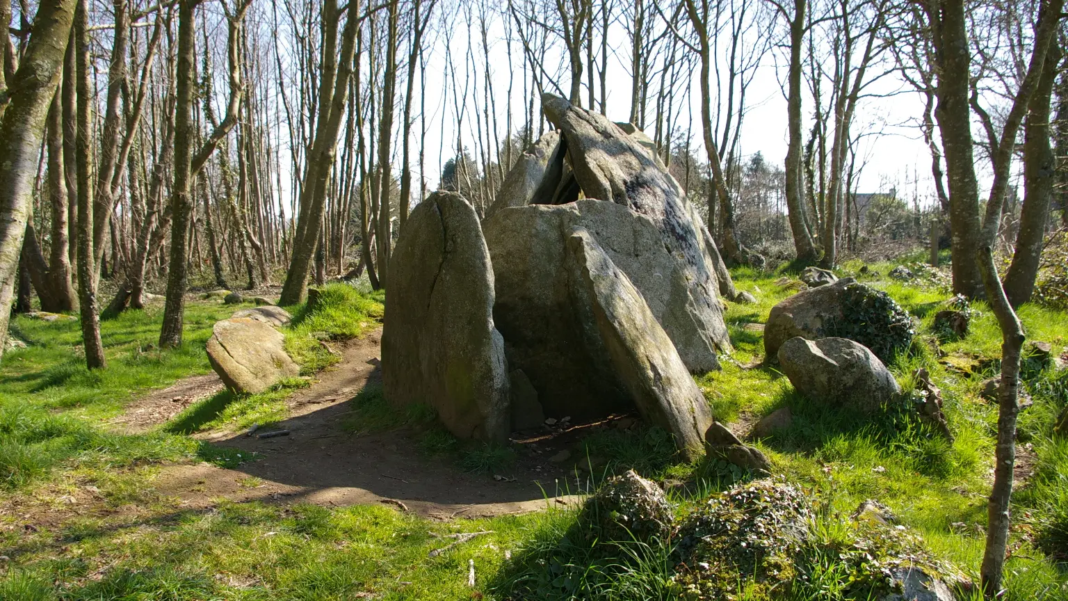 Poullan-sur-Mer - allée couverte de Lesconil