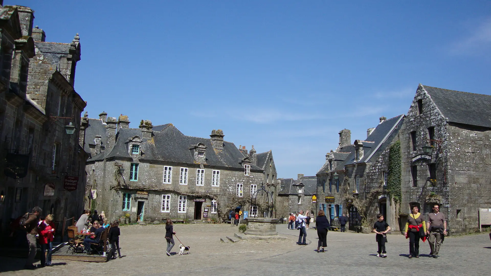 Place de l'église de Locronan