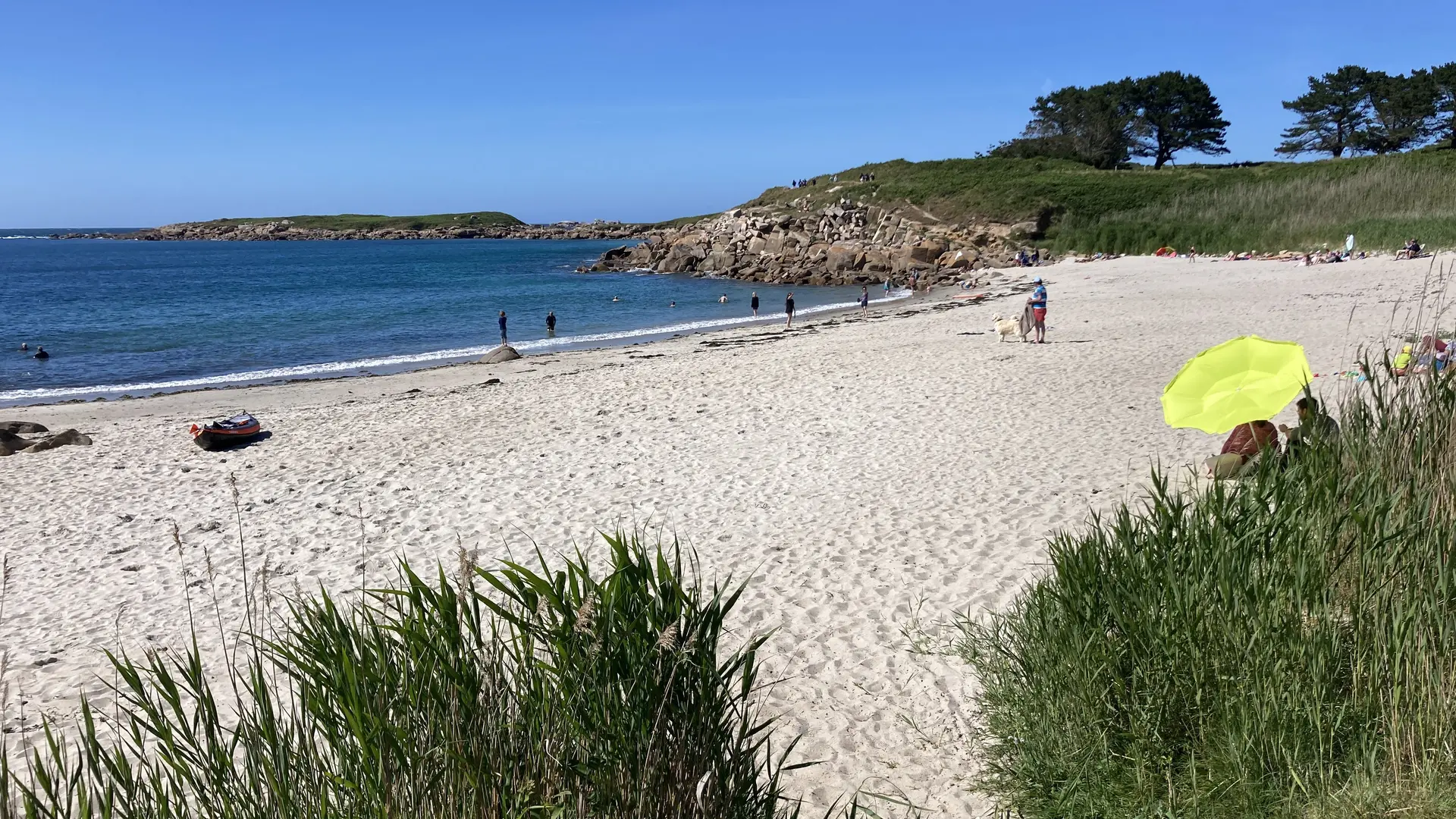 Plages superbes au pied du camping municipal de Landrellec