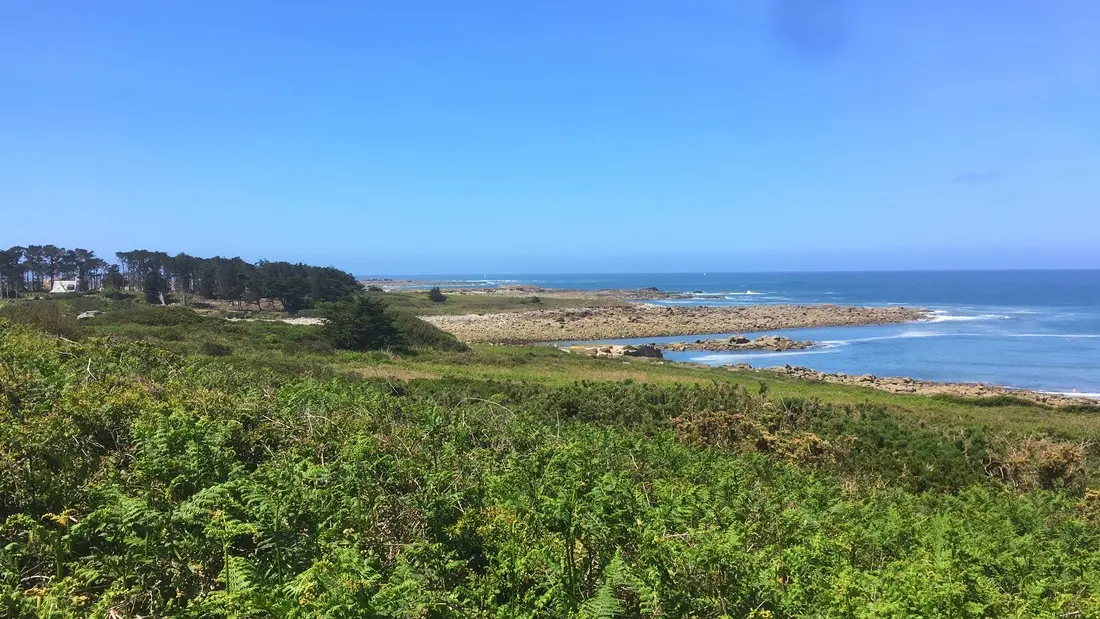 Pleumeur-Bodou ile-grande sur la côte de granit rose