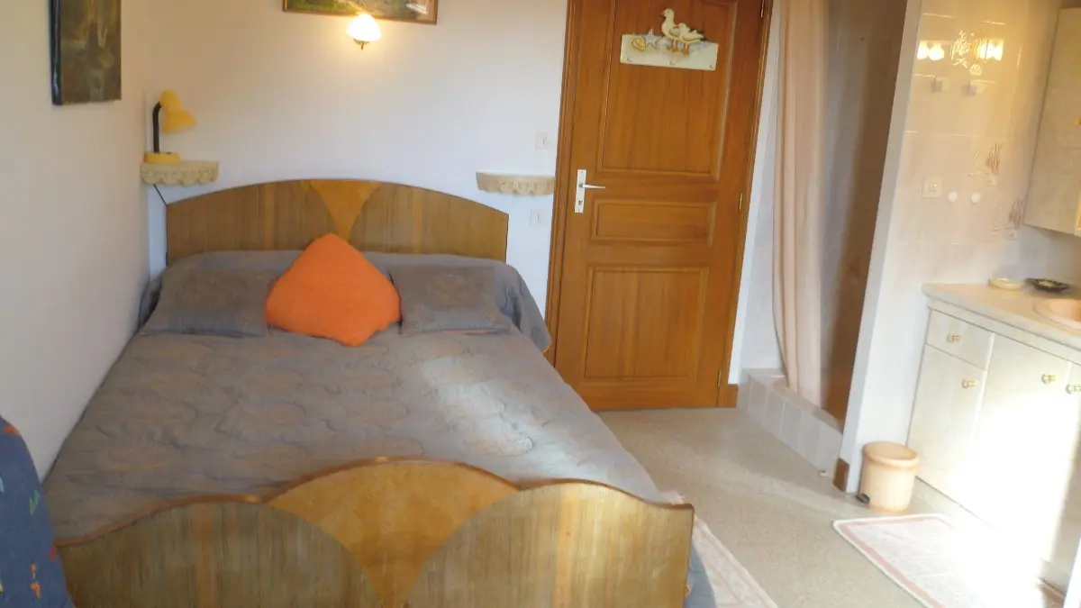 Quilfen-Chambre-2-Appart-Rose