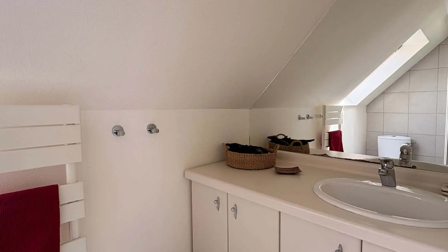 Salle d'eau attenante à la chambre lit 140cm