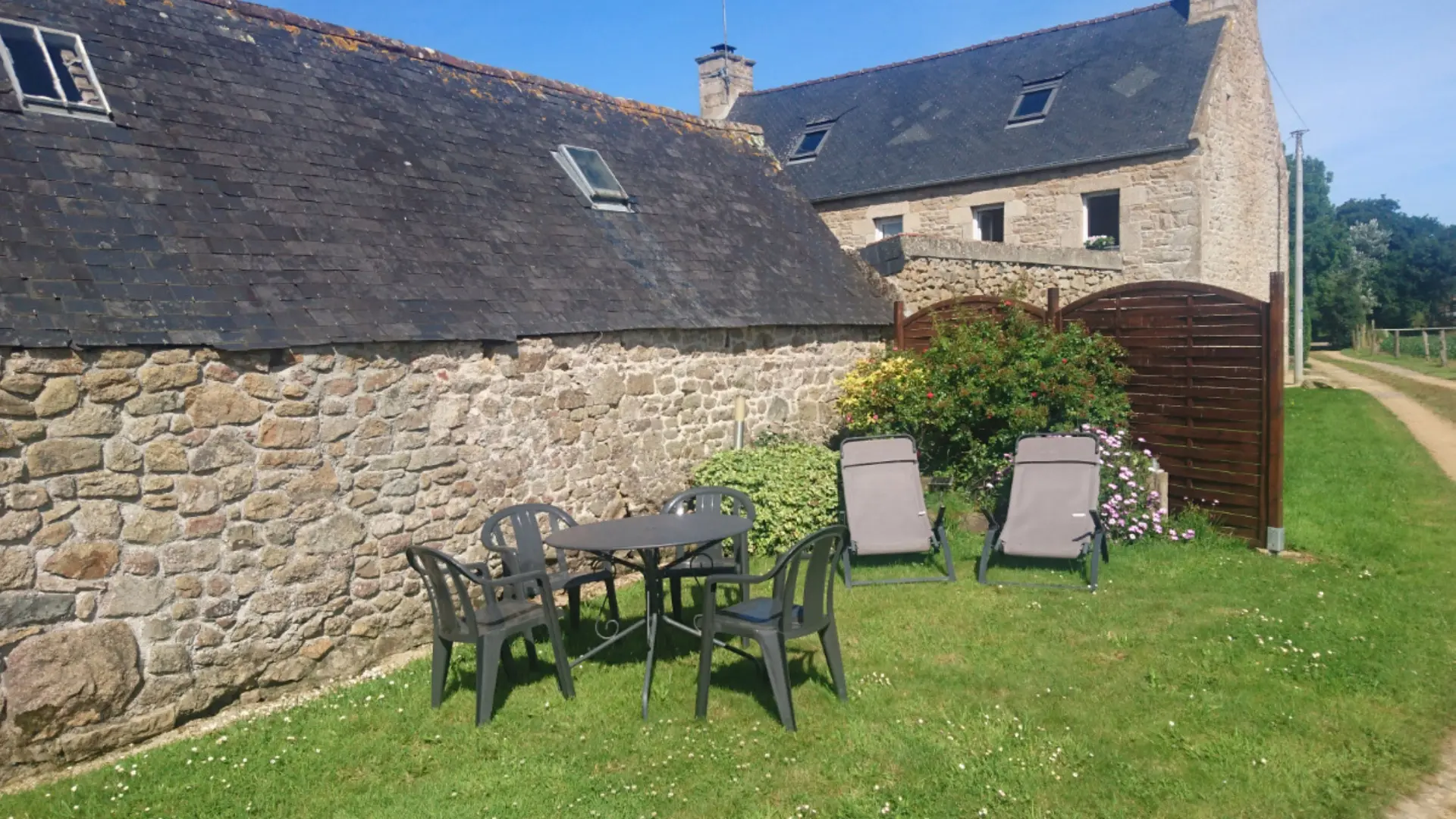 Salon de jardin et transats