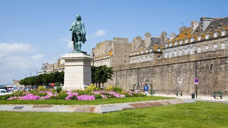 Statue de Mahé de la Bourdonnais - Saint-Malo ©Philippe Josselin