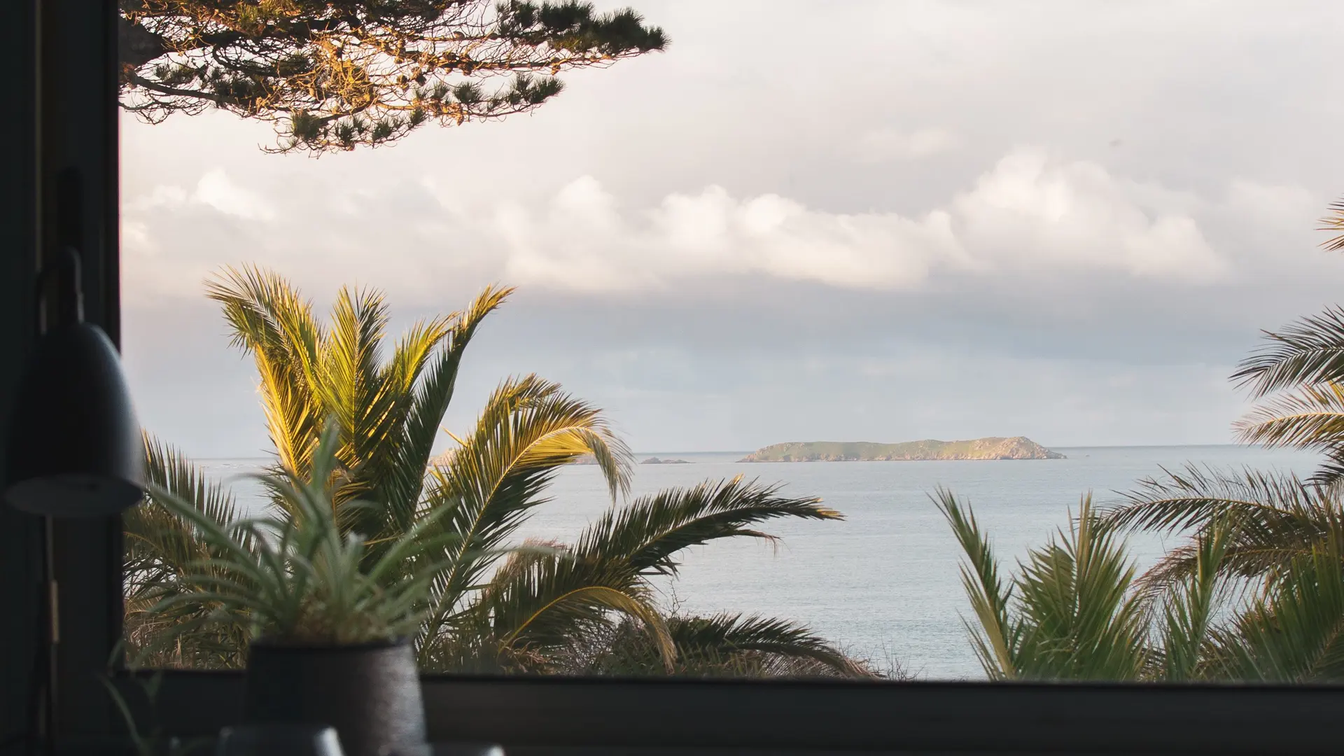 TABLE DE LA VILLA 1 - vue mer @HBA.DelphineErhel