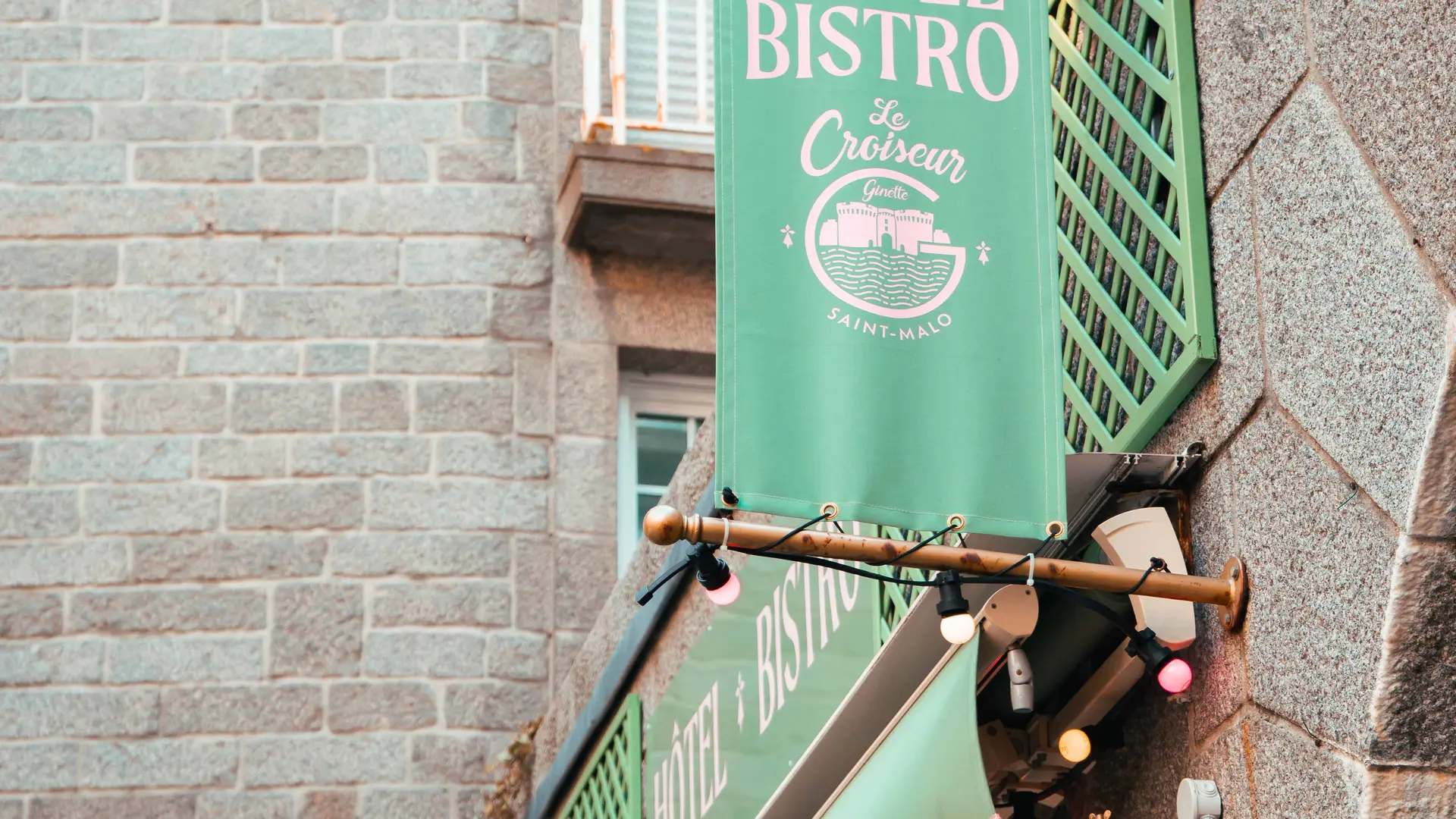 Devanture Hotel Bistro