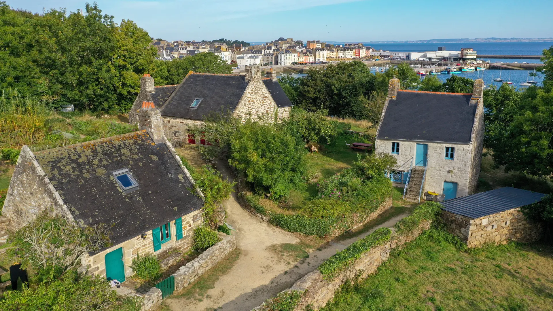 Vue aérienne de la ferme des  Plomarc'h