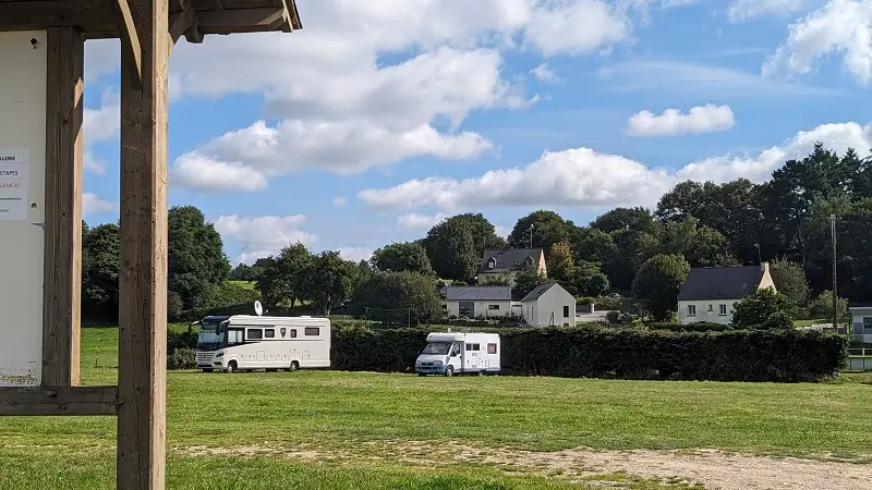 aire de stationnement - camping-car - Montertelot - Morbihan