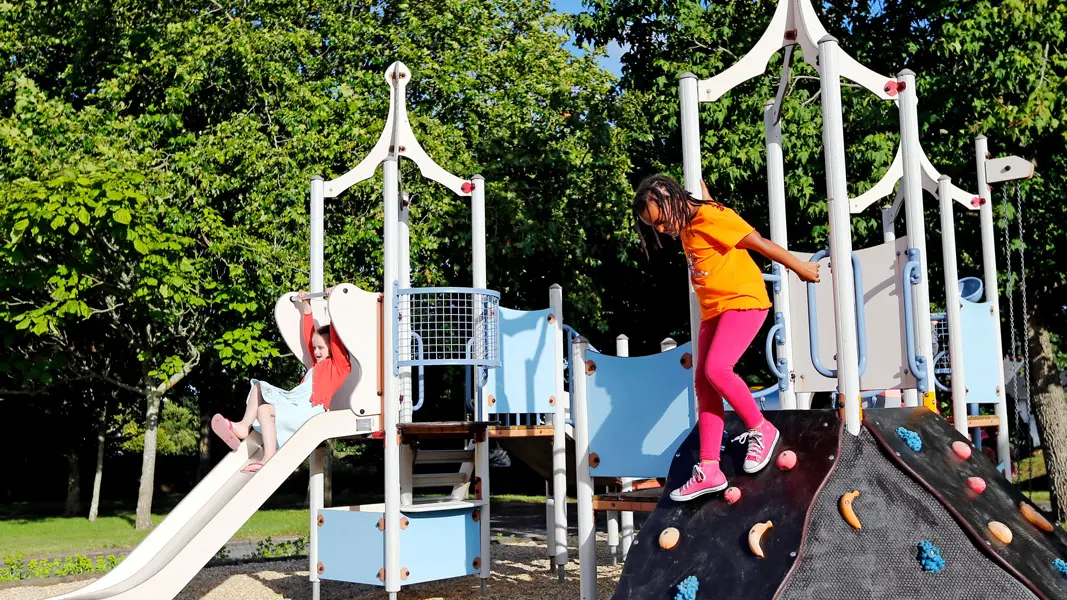 Camping Le Poulmic - Aire de jeux
