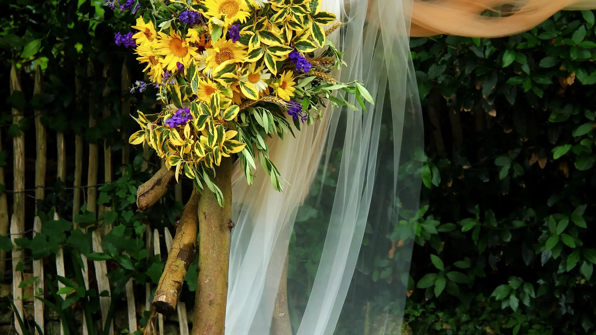 arche-fleurs-mariage-bretagne-fleuriste-fleurs-de-simon-albo_clos-de-trevanec_2