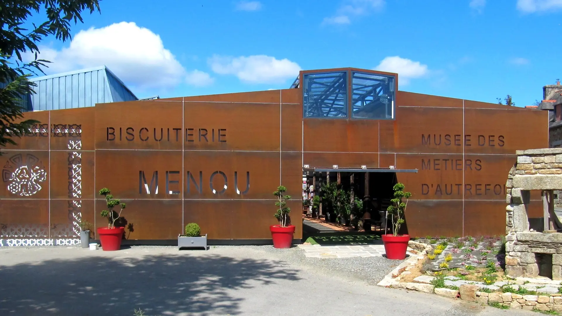 MENOU et MUSEE DES METIERS D'AUTREFOIS
