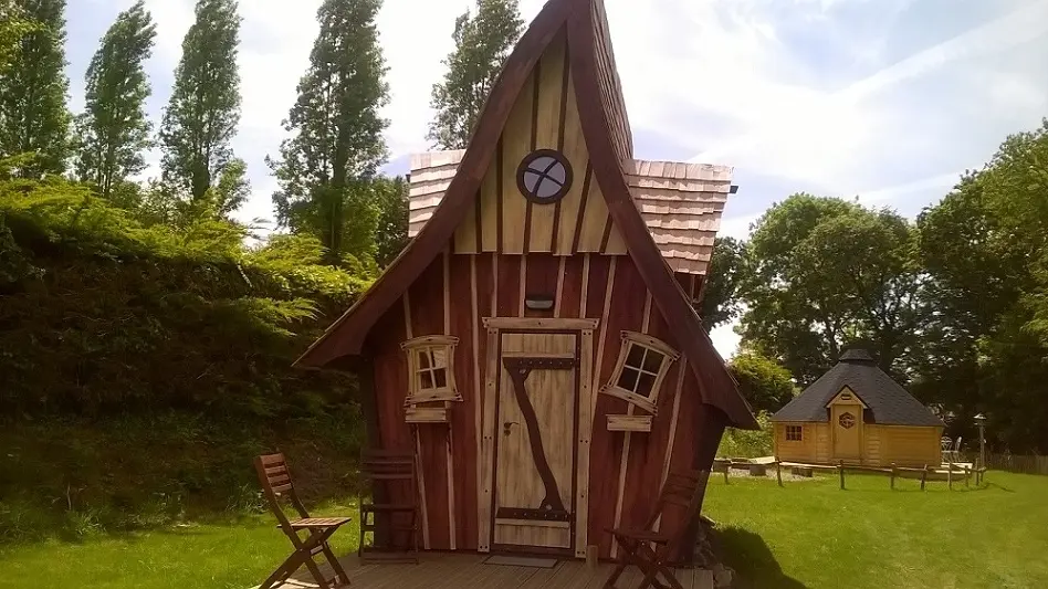 Les cabanes et Kotas du camping de Trézulien