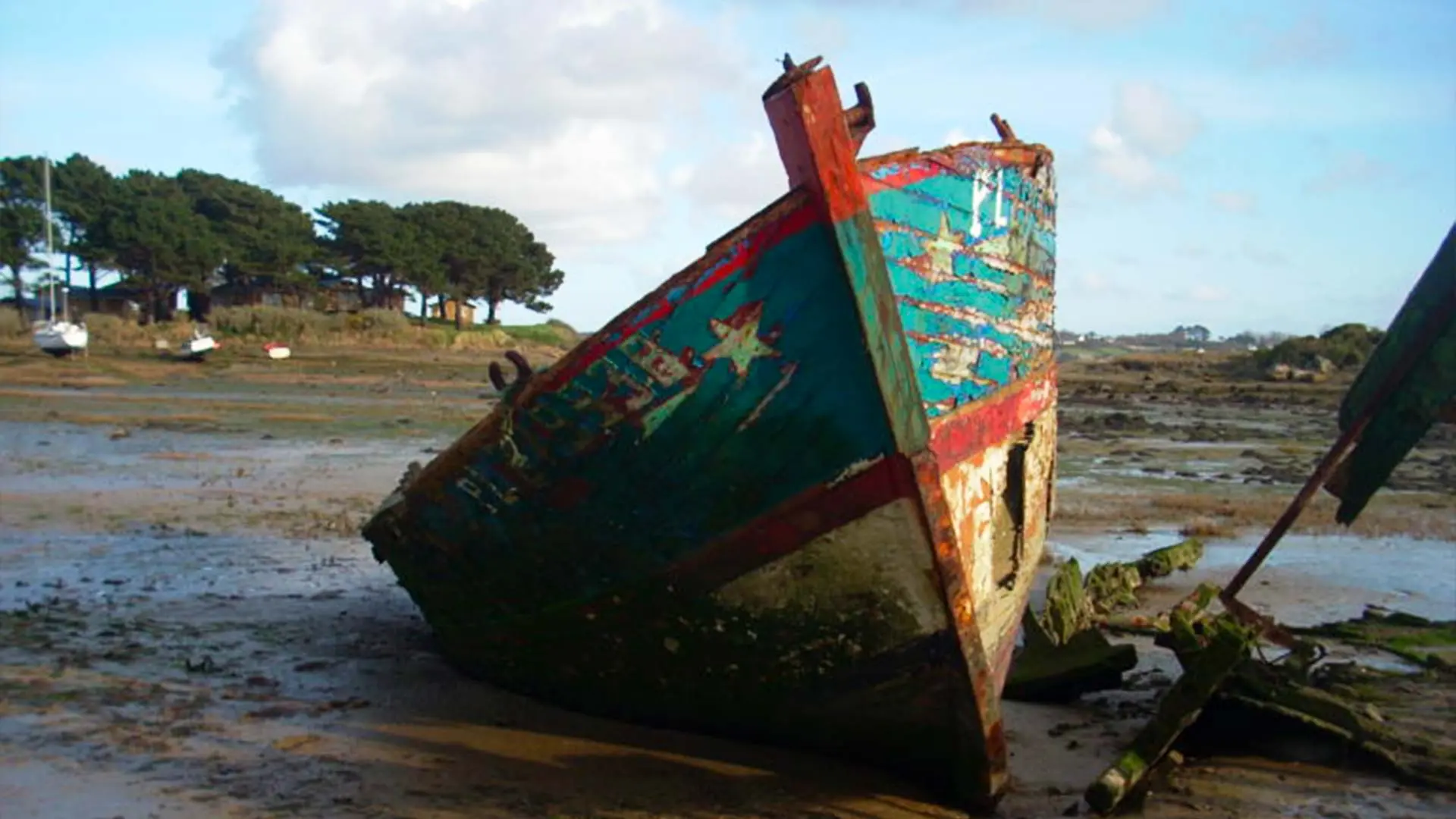 camping_plougrescant-cimetiere_de_bateau-2