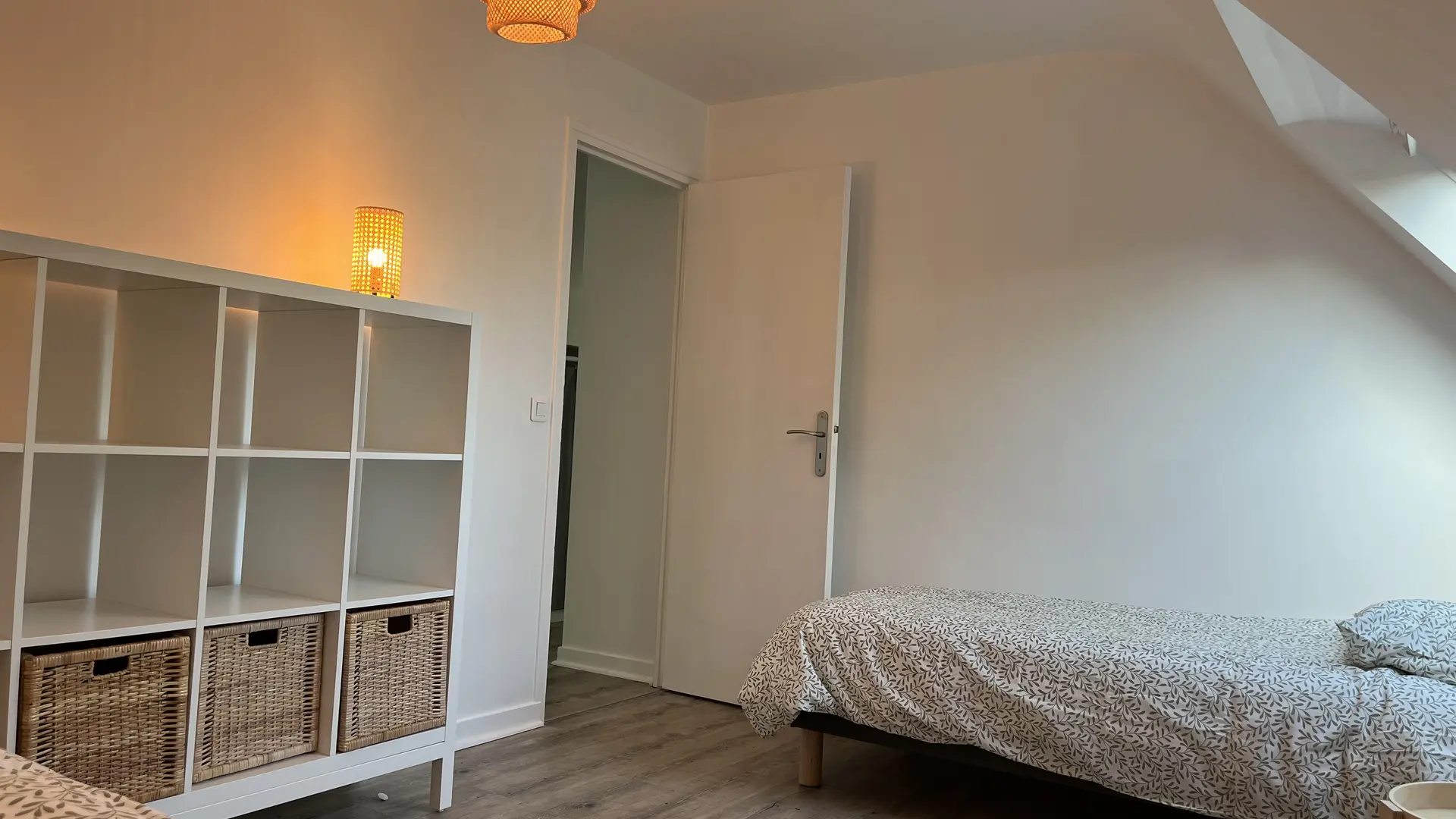 chambre 2 lit banquette double et lit 90 vue 4