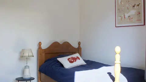 chambre-simple-gite-perrosguirec-bord-de-mer