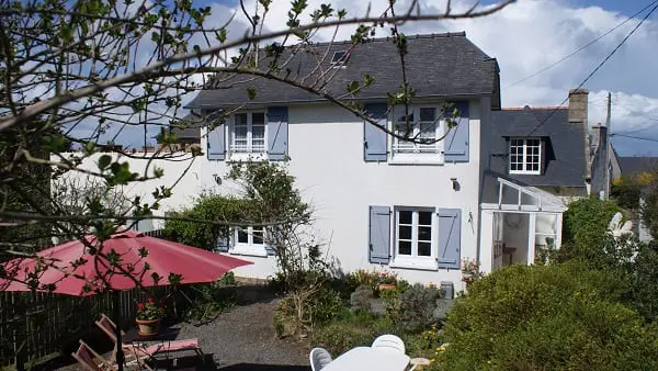 maison aux volets bleus