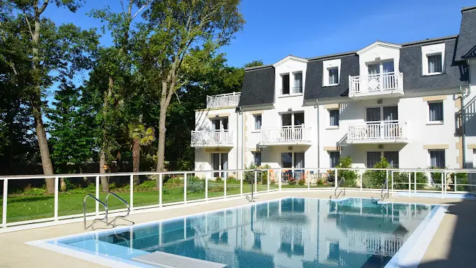 façade Nohée et piscine