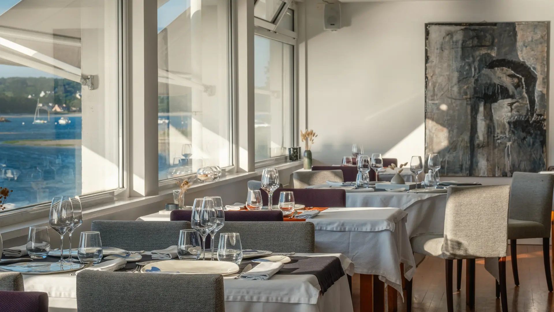 La salle de restaurant avec vue