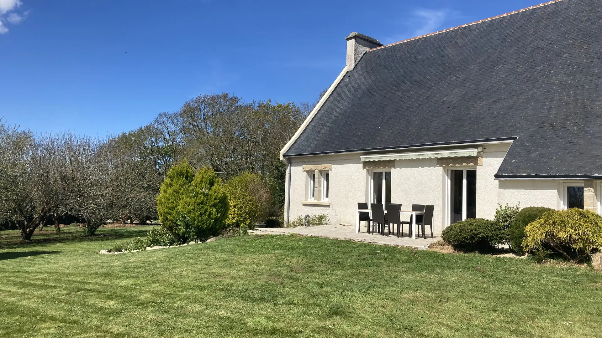 jardin et terrasse-chambre d'hôtes de Kermoal