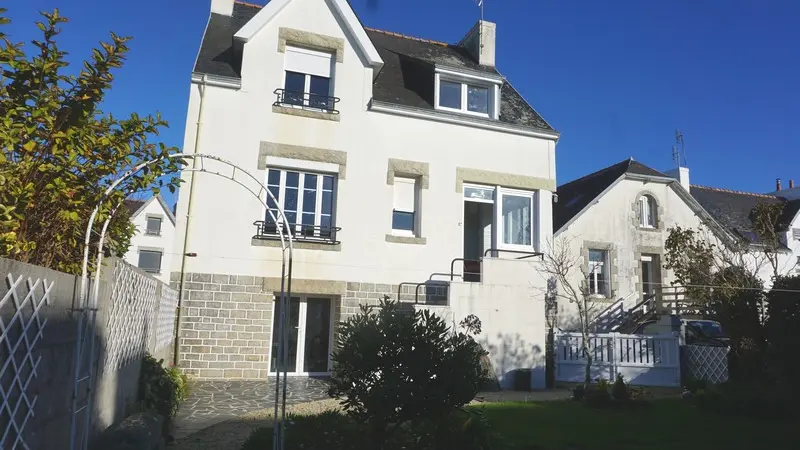 location - BERROU Pierrette - Lesconil - Pays Bigouden - Bigoudenjoy 1