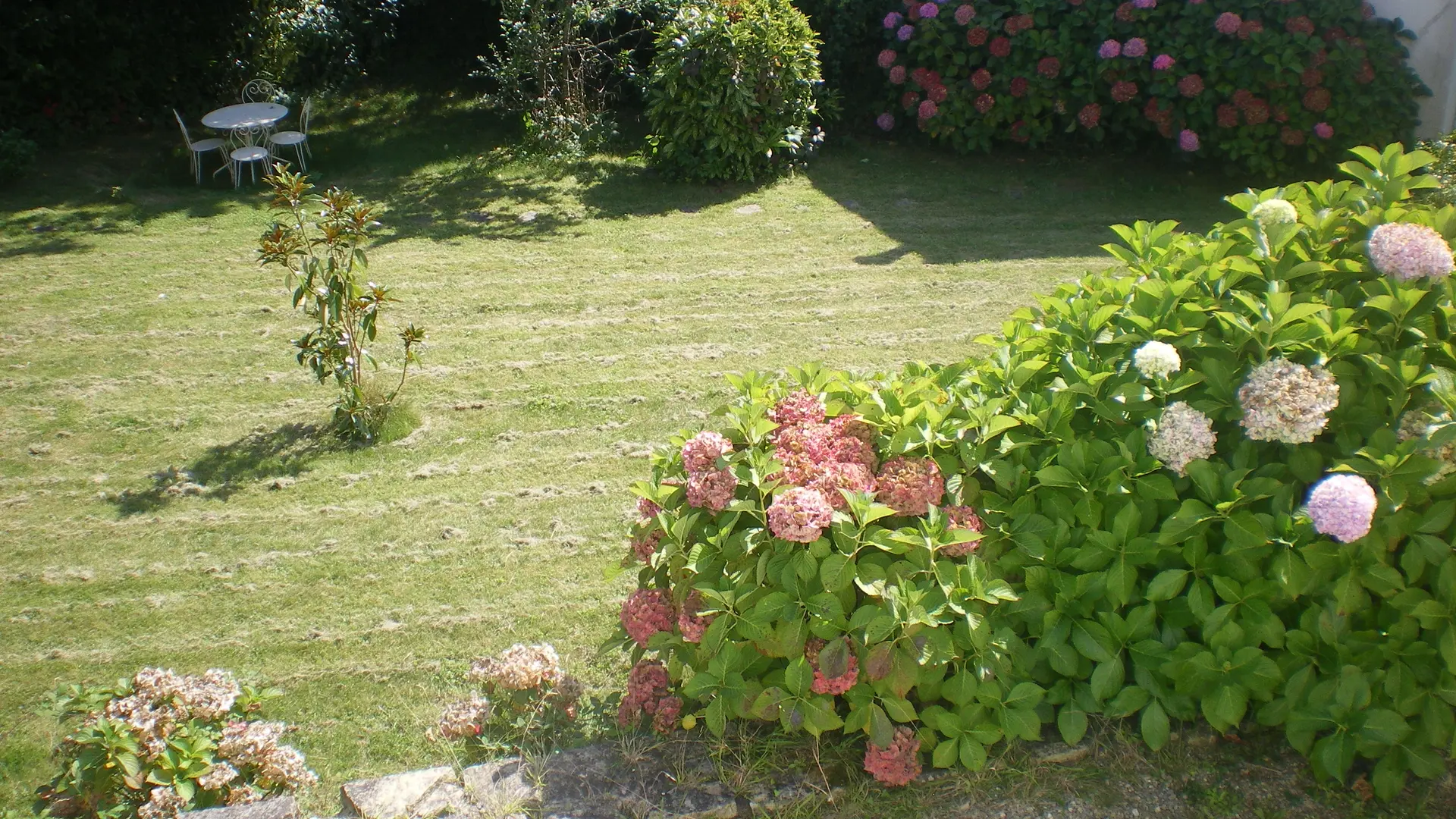 Vue plongeante sur le jardin