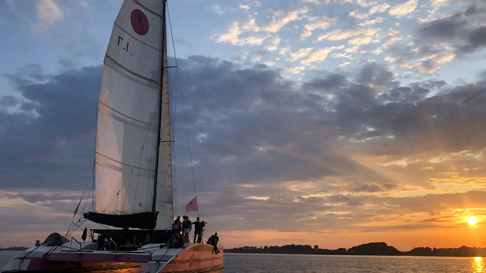 sortie bateau voilier coucher de soleil - catamaran caseneuve - concarneau finistère bretagne