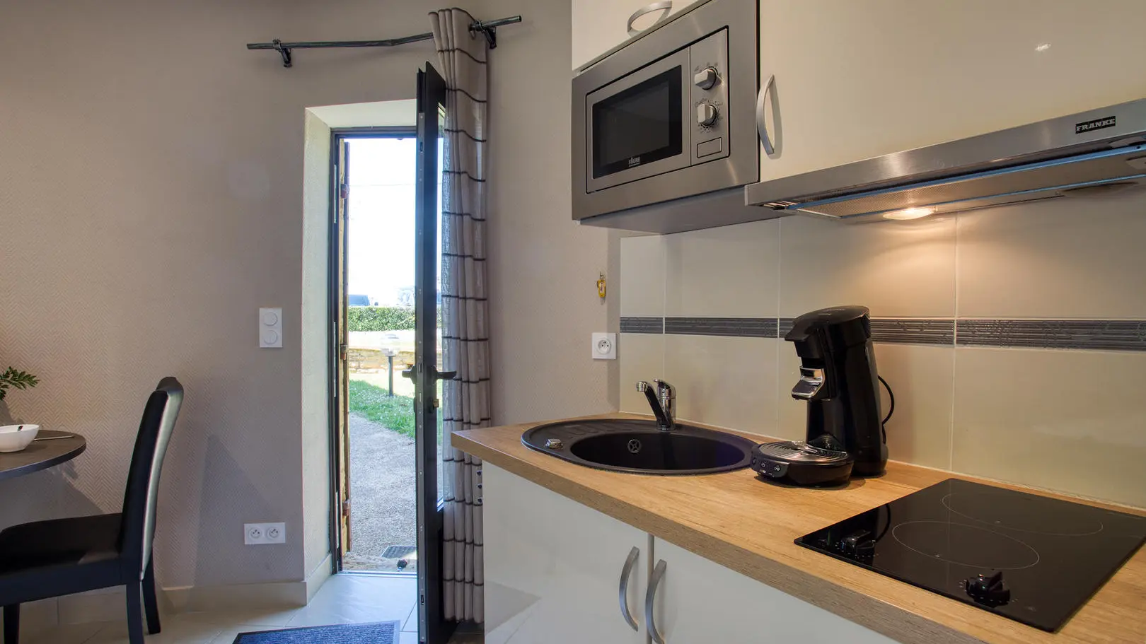 6- Roseline-Kitchenette2