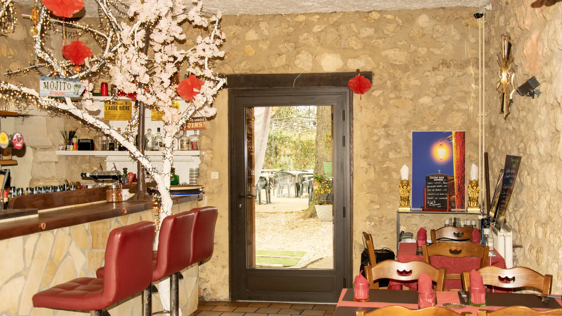 auberge-musee-mussidan-terrasse-tourisme-valléé-isle