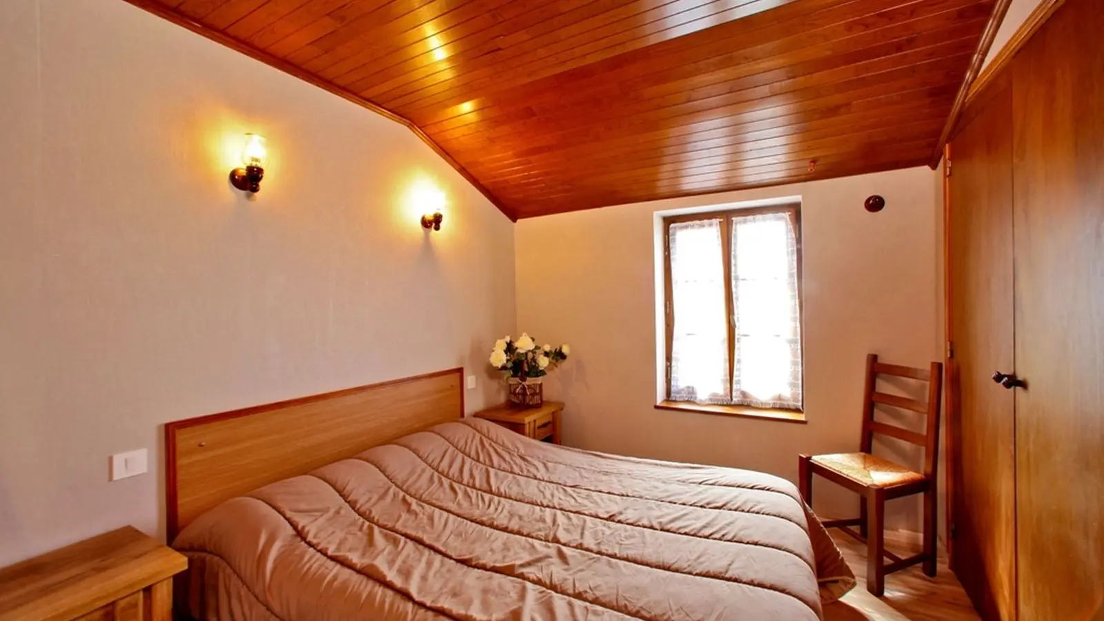 6_chambre_1 - Village de gîtes Combas