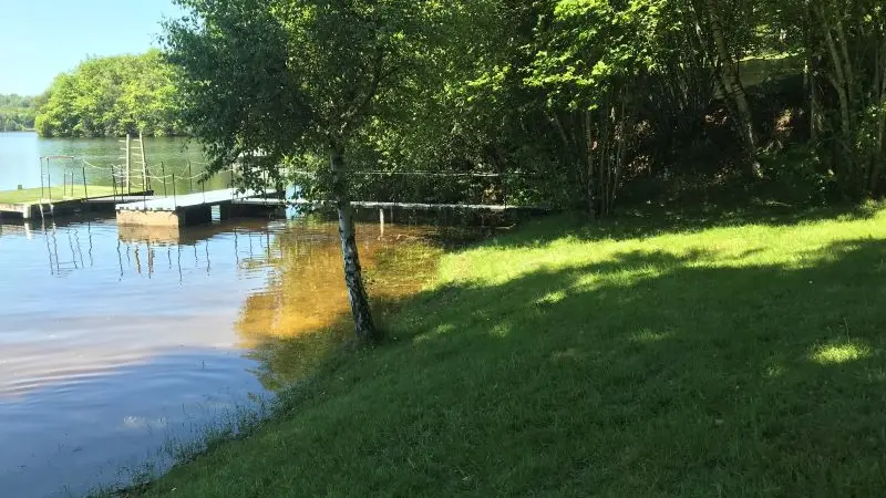 8. Accès au lac