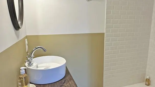 Les Granges du Tais à Ambazac - chambre 4 salle d'eau Intégréee WC indépendant_30